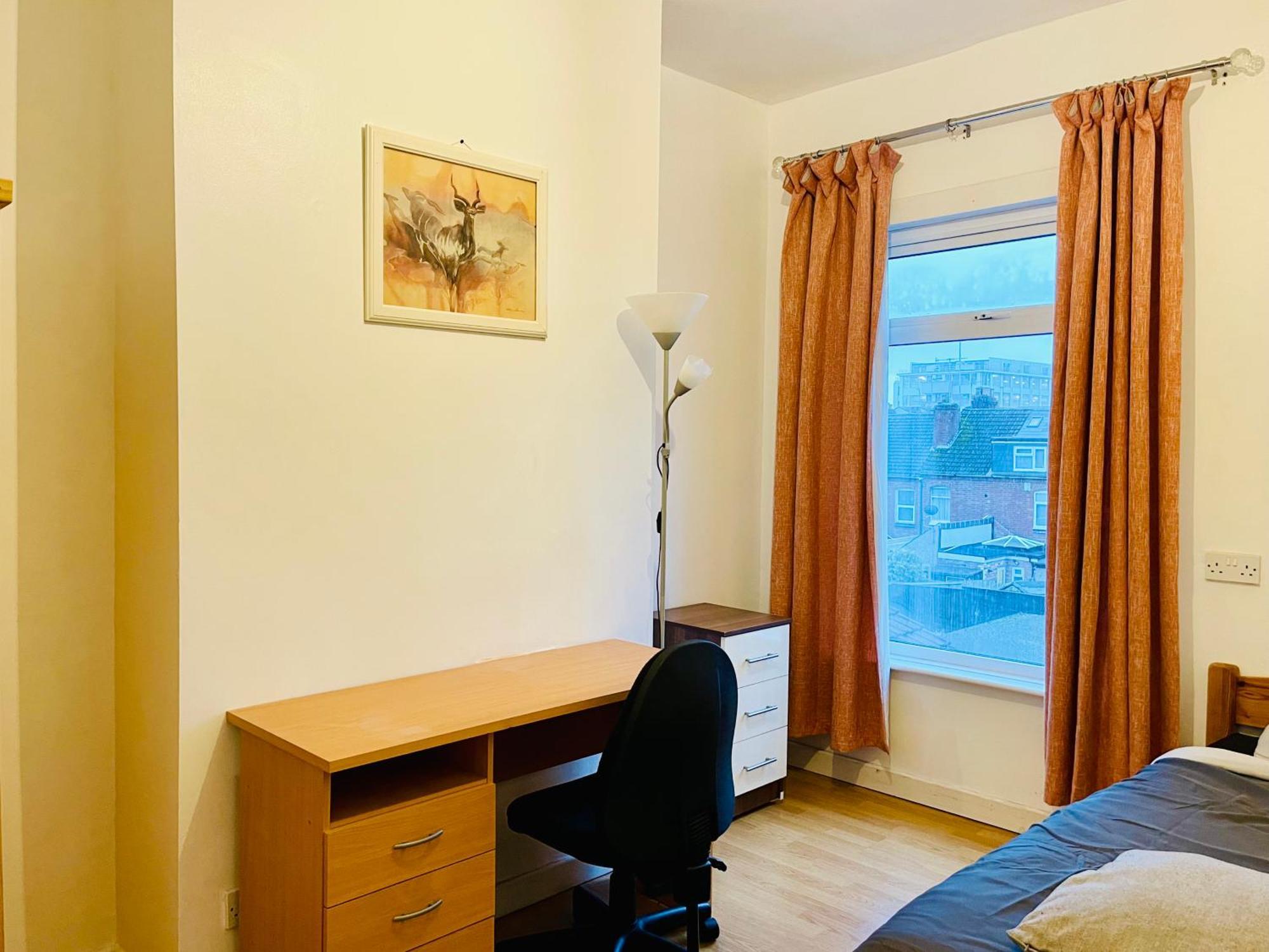 4 - Modern Ensuite In The Heart Of Guest house *
