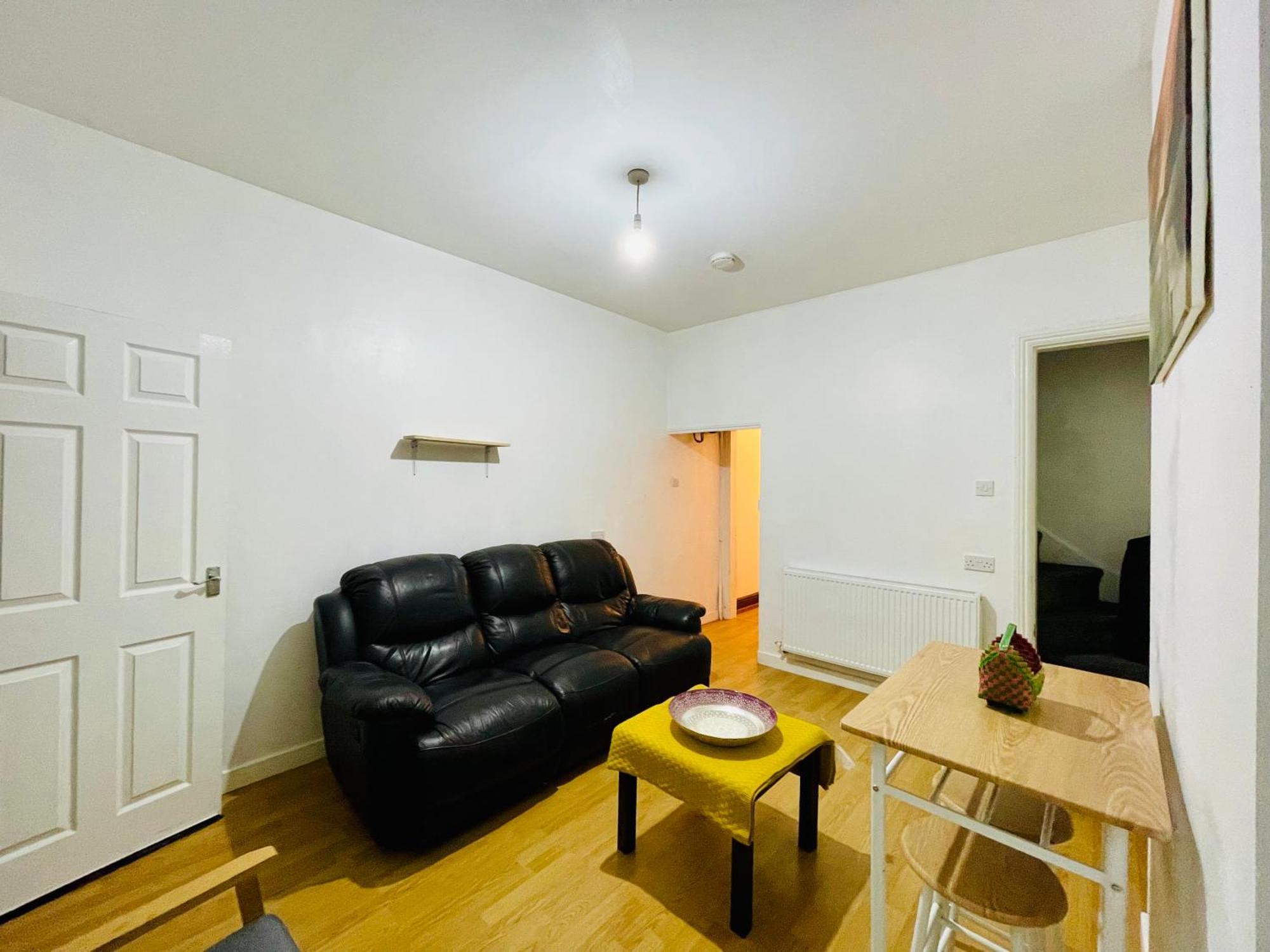 Guest house 4 - Modern Ensuite In The Heart Of