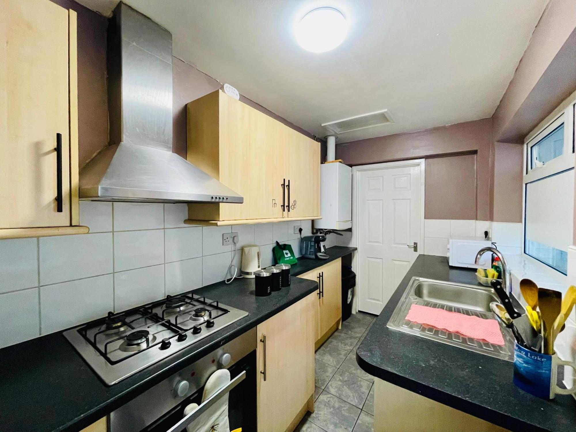 Guest house 4 - Modern Ensuite In The Heart Of